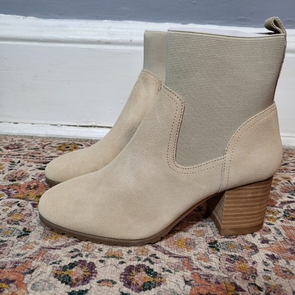 New Violet & Red Size 7.5 Cream Tan Suede Knit Cuff Ankle Bootie Loaded - Picture 5 of 10